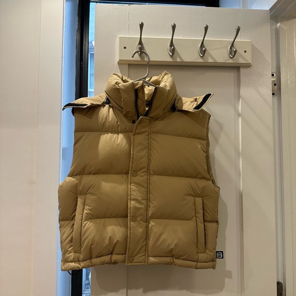 Aritzia Jackets & Blazers - Aritzia Super Puff Shorty Vest 2XS in Wicker Tan